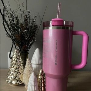 ✨RARE✨ ✨STARBUCKS✨ BY ✨STANLEY✨ PINK CUP!